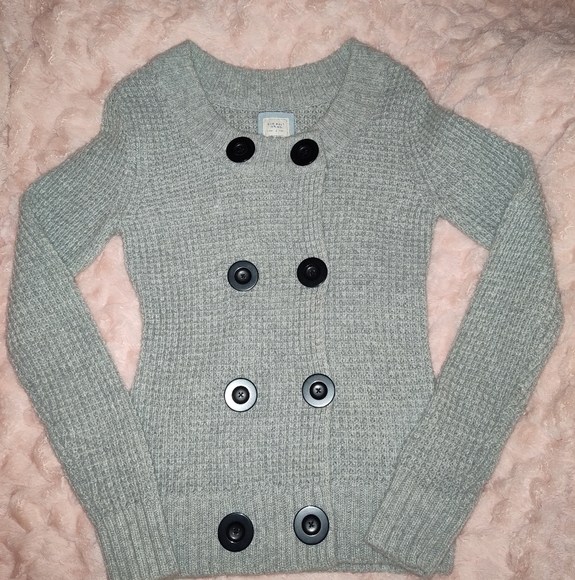 🔥 SALE! 6/$29 Scoop Neck Button Up Sweater - Picture 3 of 6